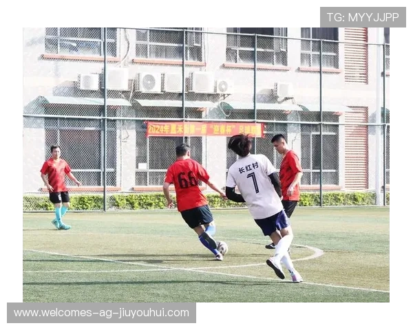 三一二四足球比赛激情上演展现团队拼搏精神掀起绿茵场热潮 三一二四足球比赛激情上演展现团队拼搏精神掀起绿茵场热潮